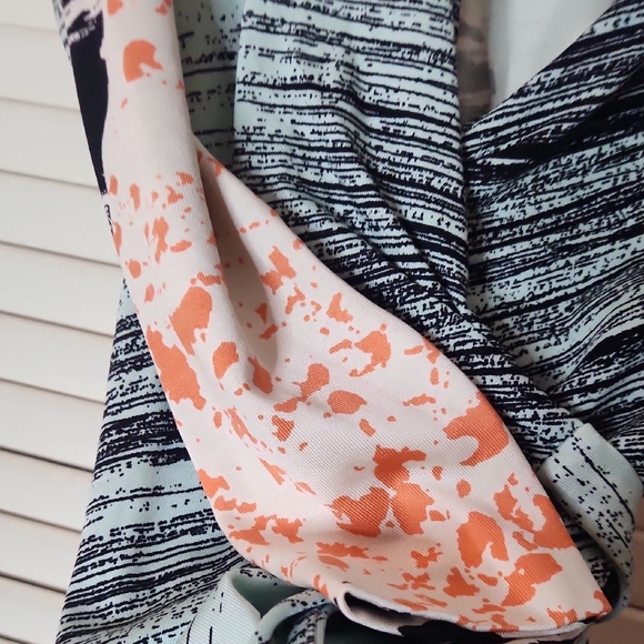 Diane Von Furstenberg White and Black Garment Label - Picture 4 of 4